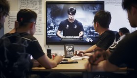 MVKE战队张贴Faker海报，越南赛区以电子竞技精神备战2025年亚洲邀请赛